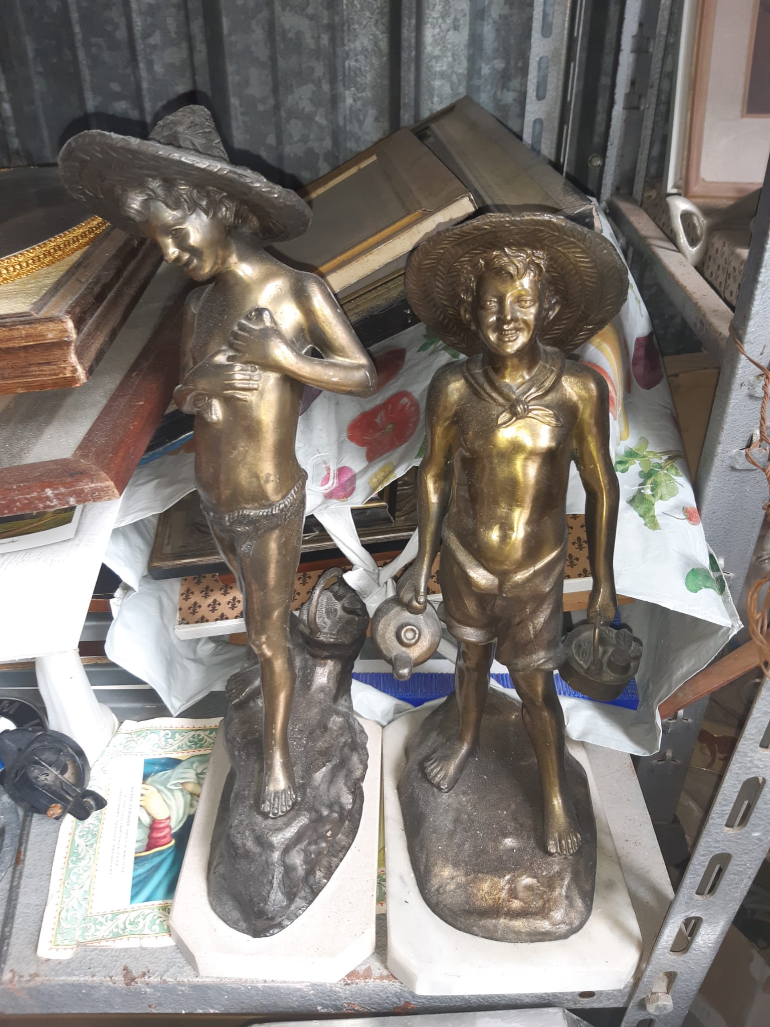 Pareja de estatuas decorativas